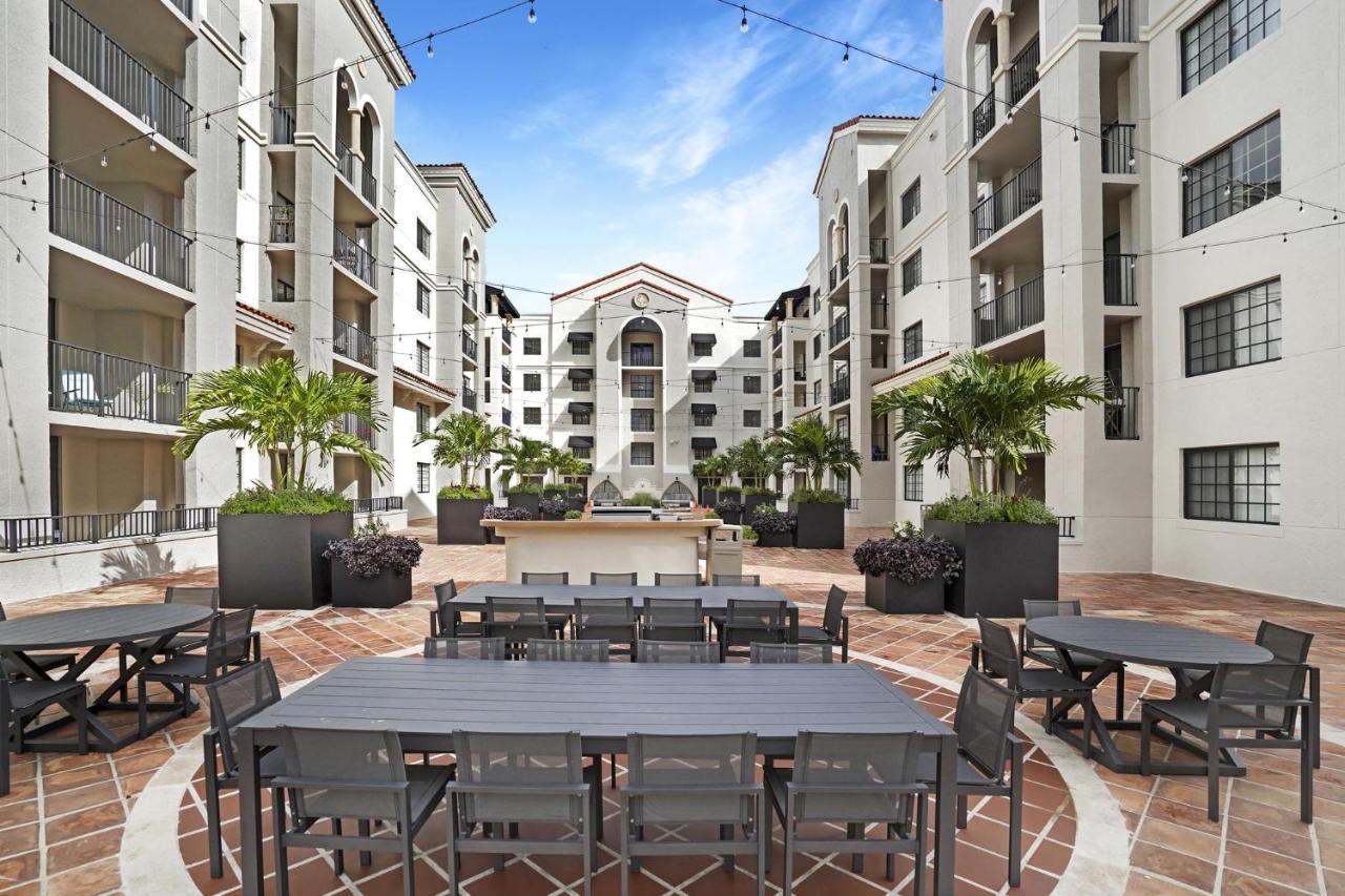 Dharma Home Suites Coral Gables At Gables Grand Plaza Майами Экстерьер фото