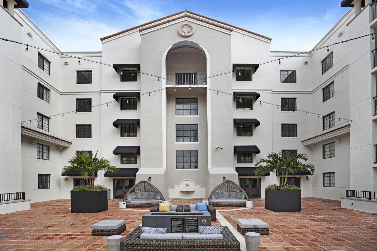 Dharma Home Suites Coral Gables At Gables Grand Plaza Майами Экстерьер фото