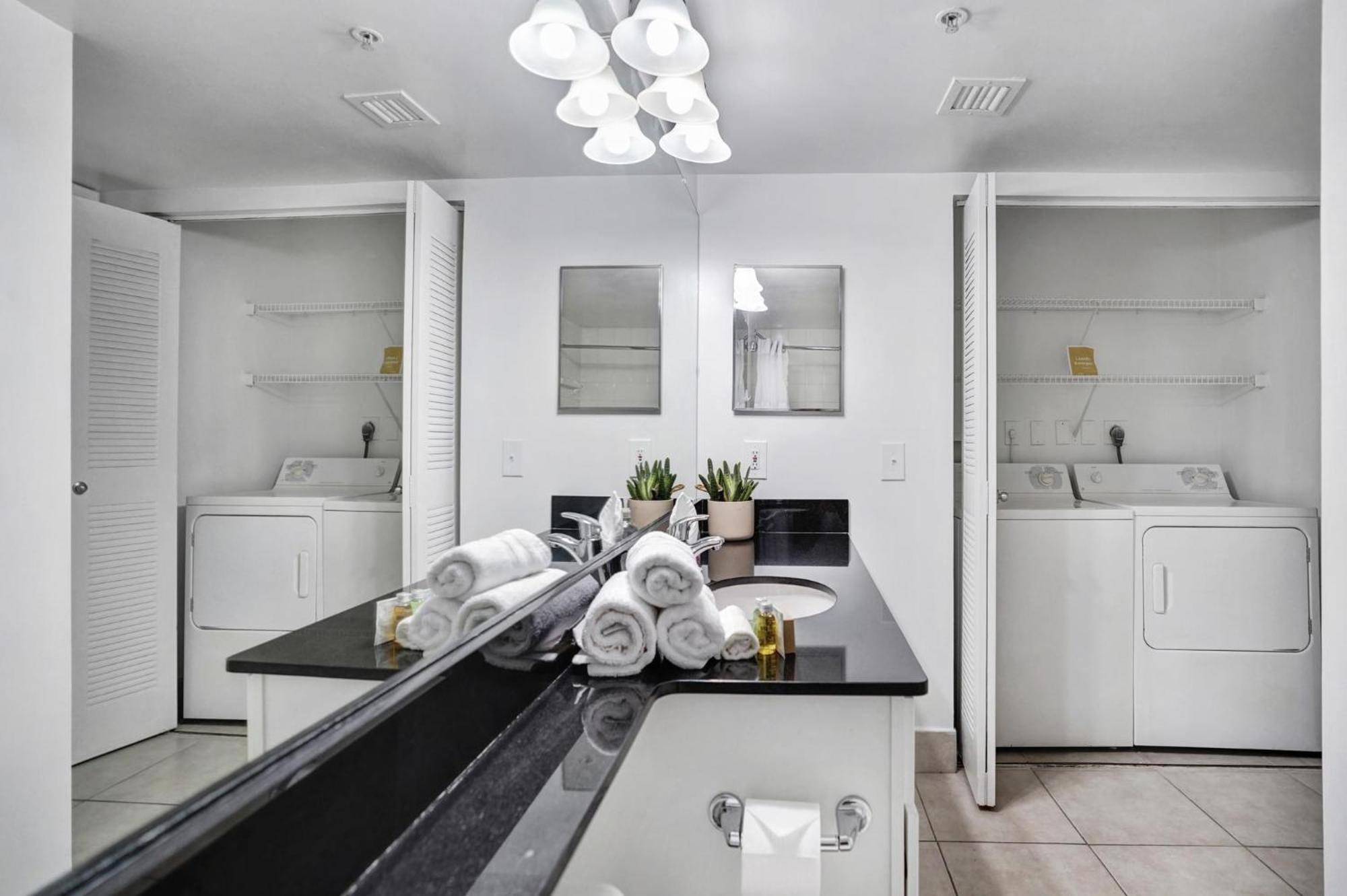 Dharma Home Suites Coral Gables At Gables Grand Plaza Майами Номер фото