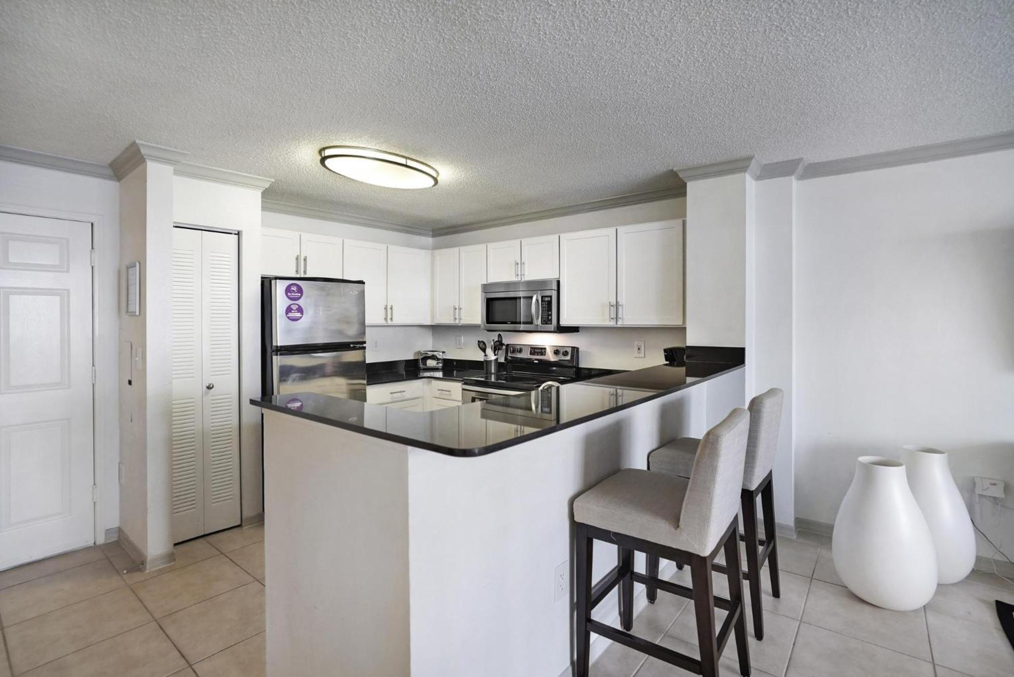 Dharma Home Suites Coral Gables At Gables Grand Plaza Майами Номер фото