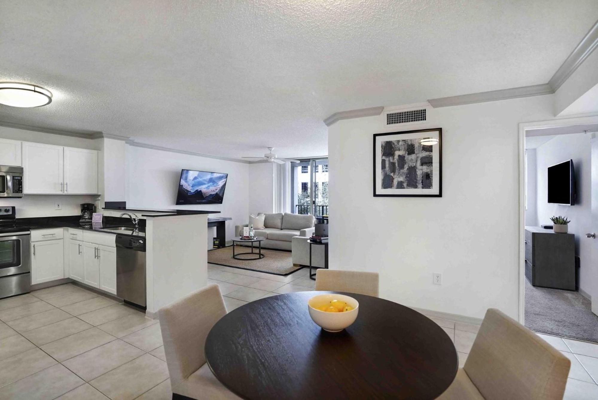 Dharma Home Suites Coral Gables At Gables Grand Plaza Майами Номер фото