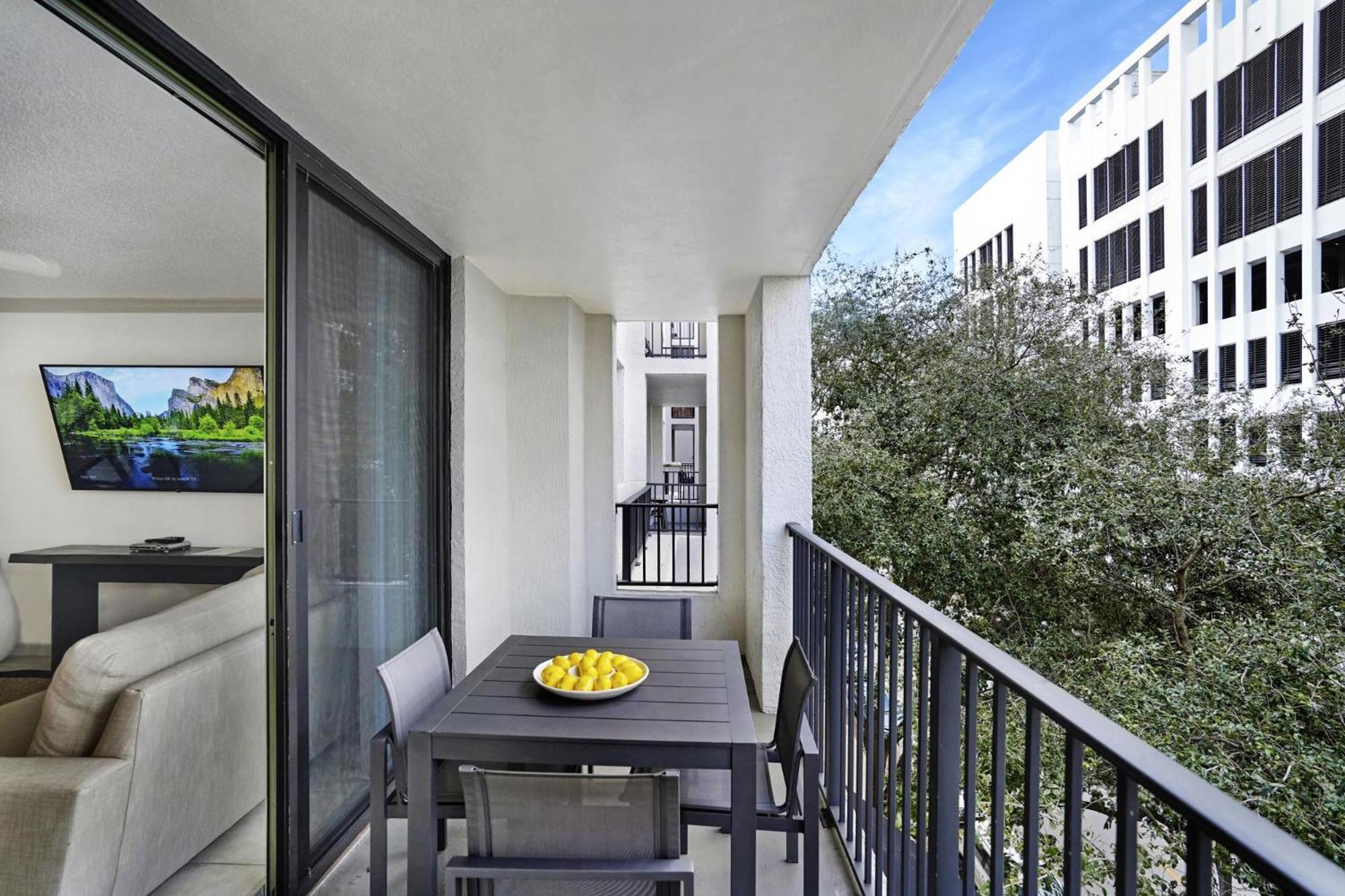 Dharma Home Suites Coral Gables At Gables Grand Plaza Майами Номер фото