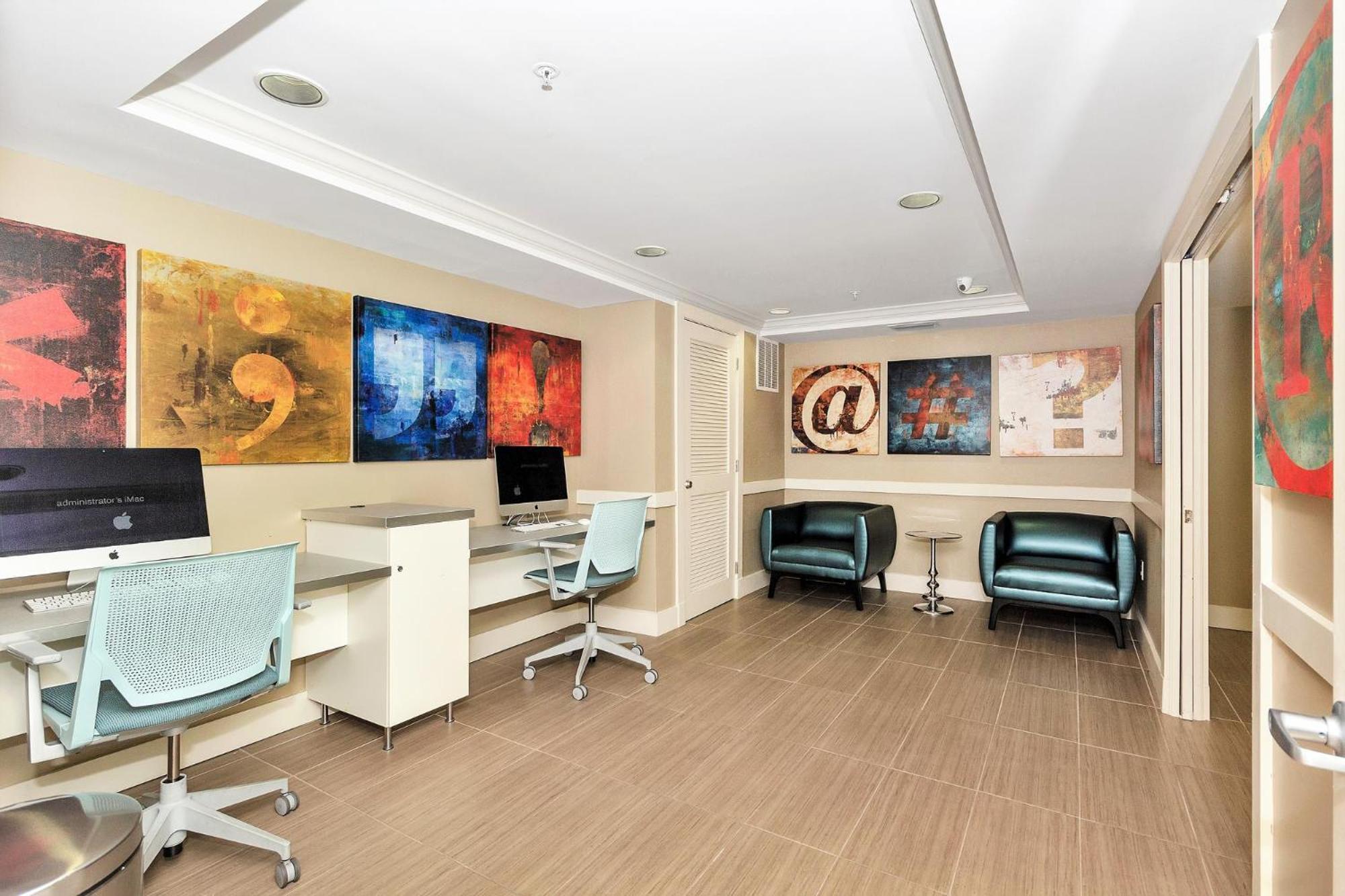 Dharma Home Suites Coral Gables At Gables Grand Plaza Майами Номер фото