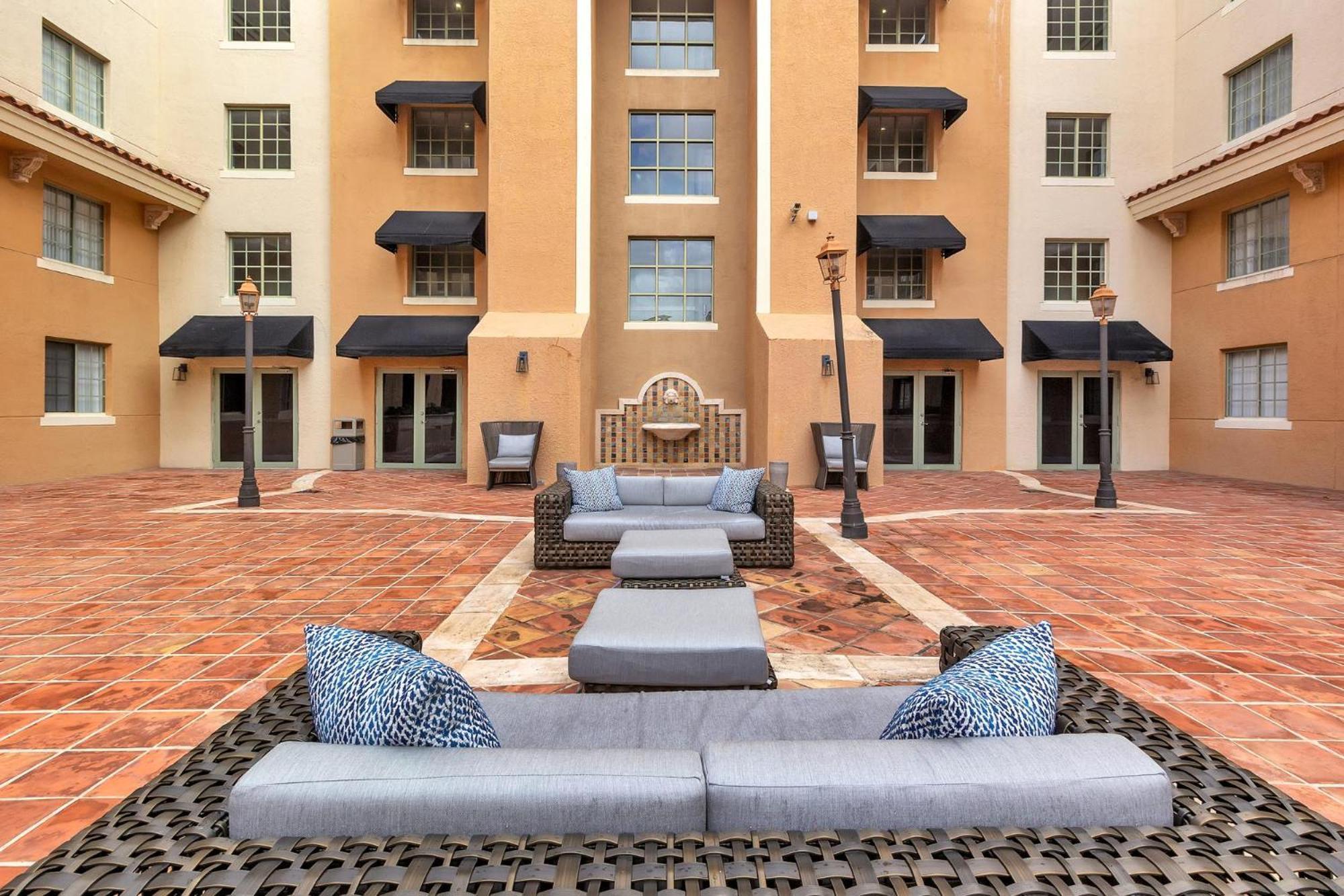 Dharma Home Suites Coral Gables At Gables Grand Plaza Майами Номер фото