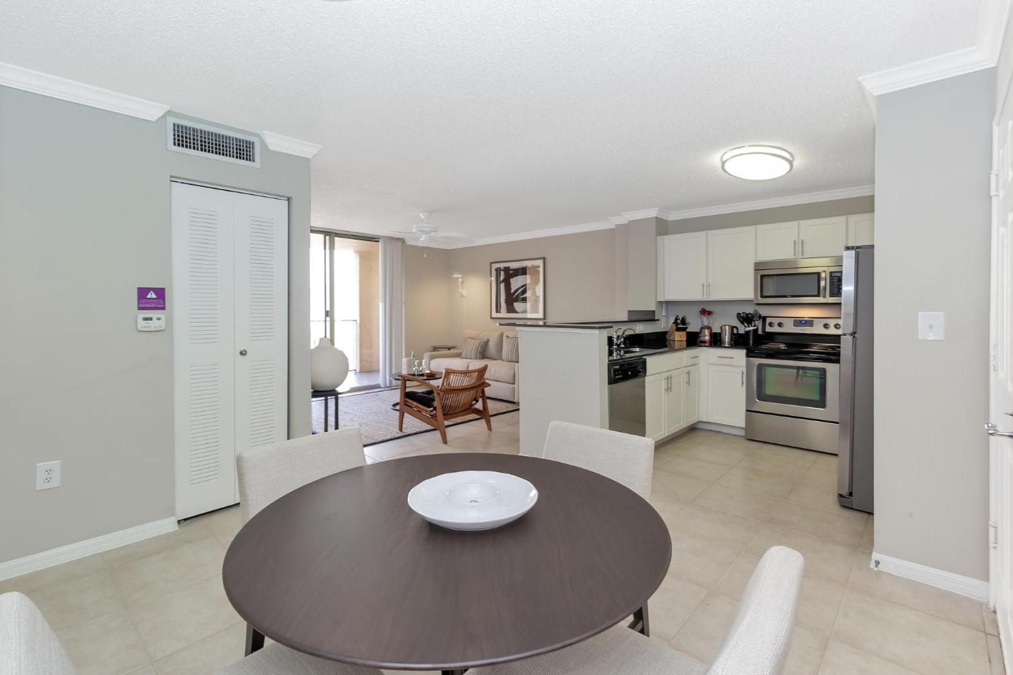 Dharma Home Suites Coral Gables At Gables Grand Plaza Майами Номер фото