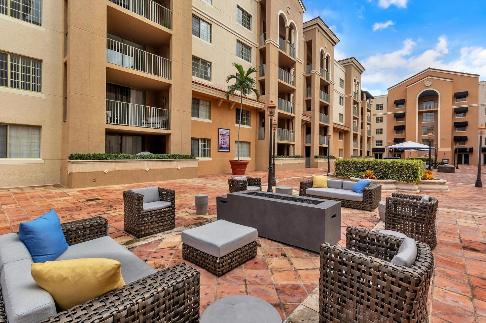 Dharma Home Suites Coral Gables At Gables Grand Plaza Майами Номер фото
