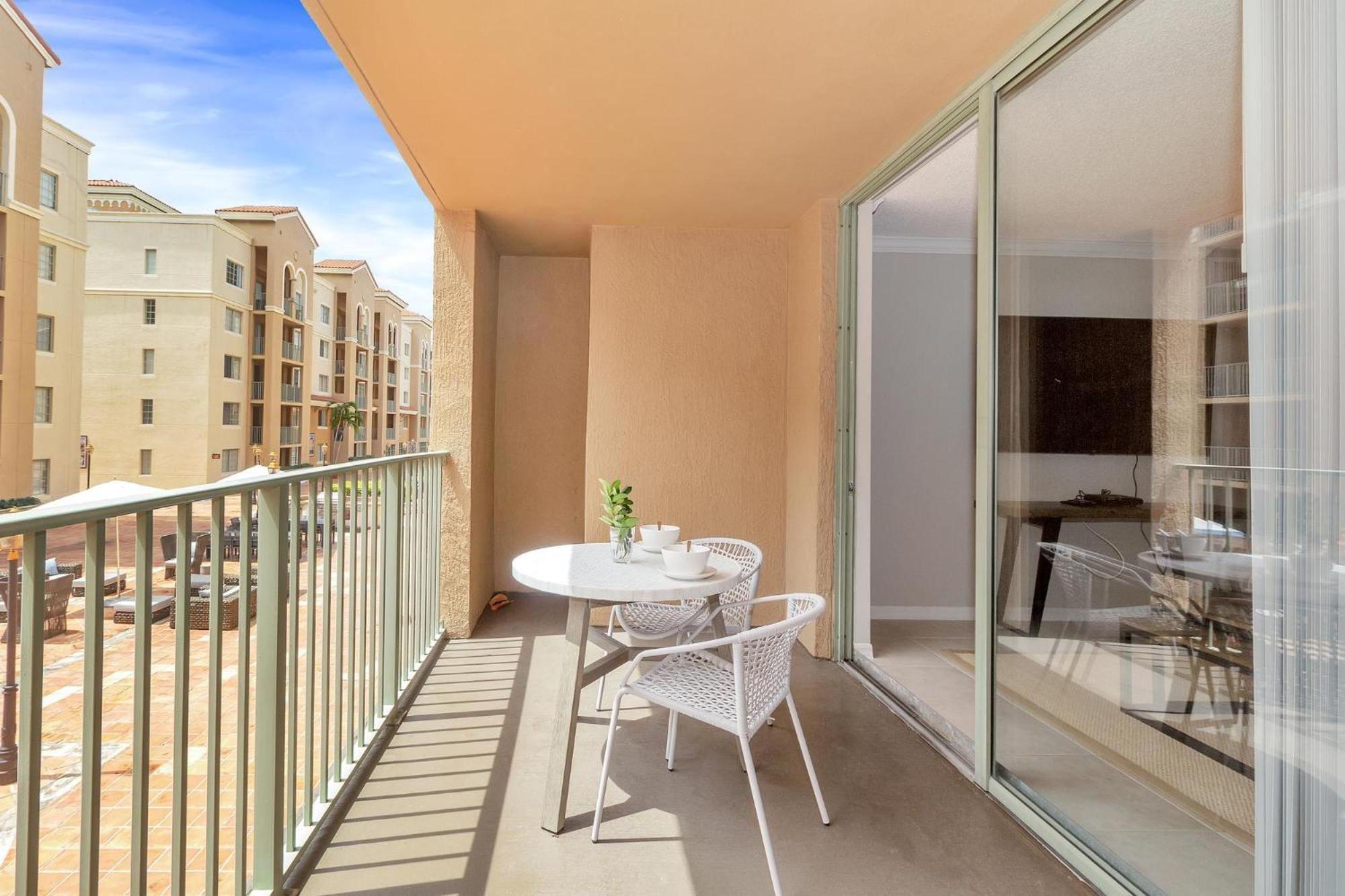 Dharma Home Suites Coral Gables At Gables Grand Plaza Майами Номер фото