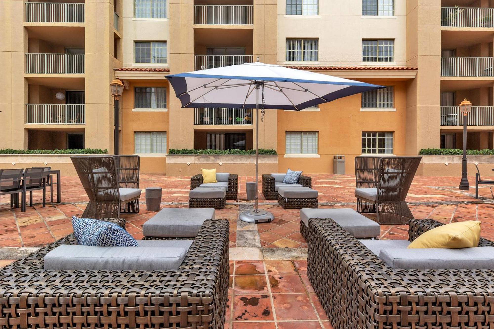 Dharma Home Suites Coral Gables At Gables Grand Plaza Майами Номер фото