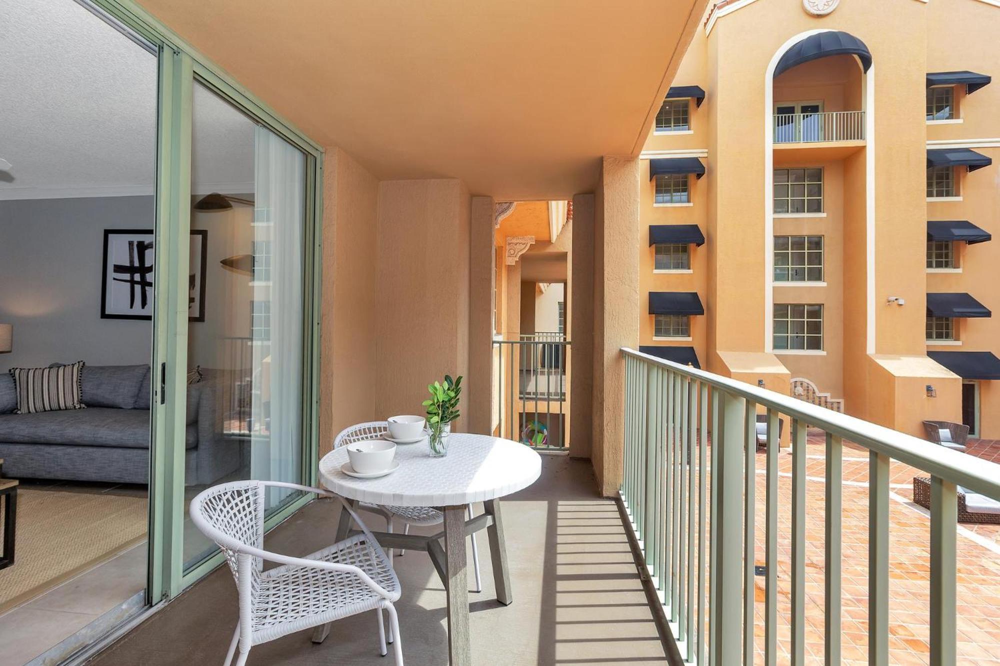 Dharma Home Suites Coral Gables At Gables Grand Plaza Майами Номер фото
