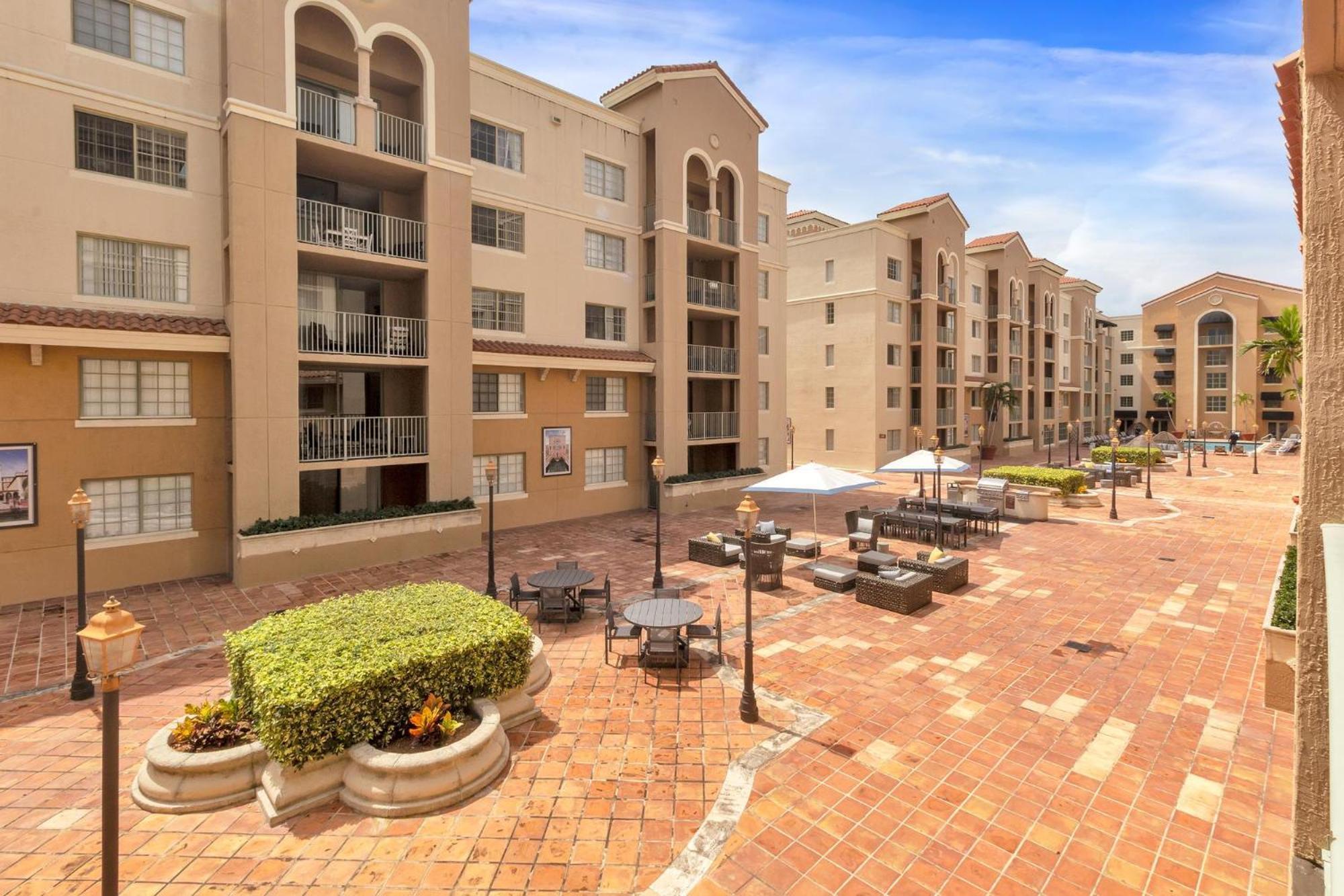 Dharma Home Suites Coral Gables At Gables Grand Plaza Майами Номер фото